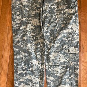 U.S. Army Men's Cargo Pants in Digital Camouflage Green and Tan